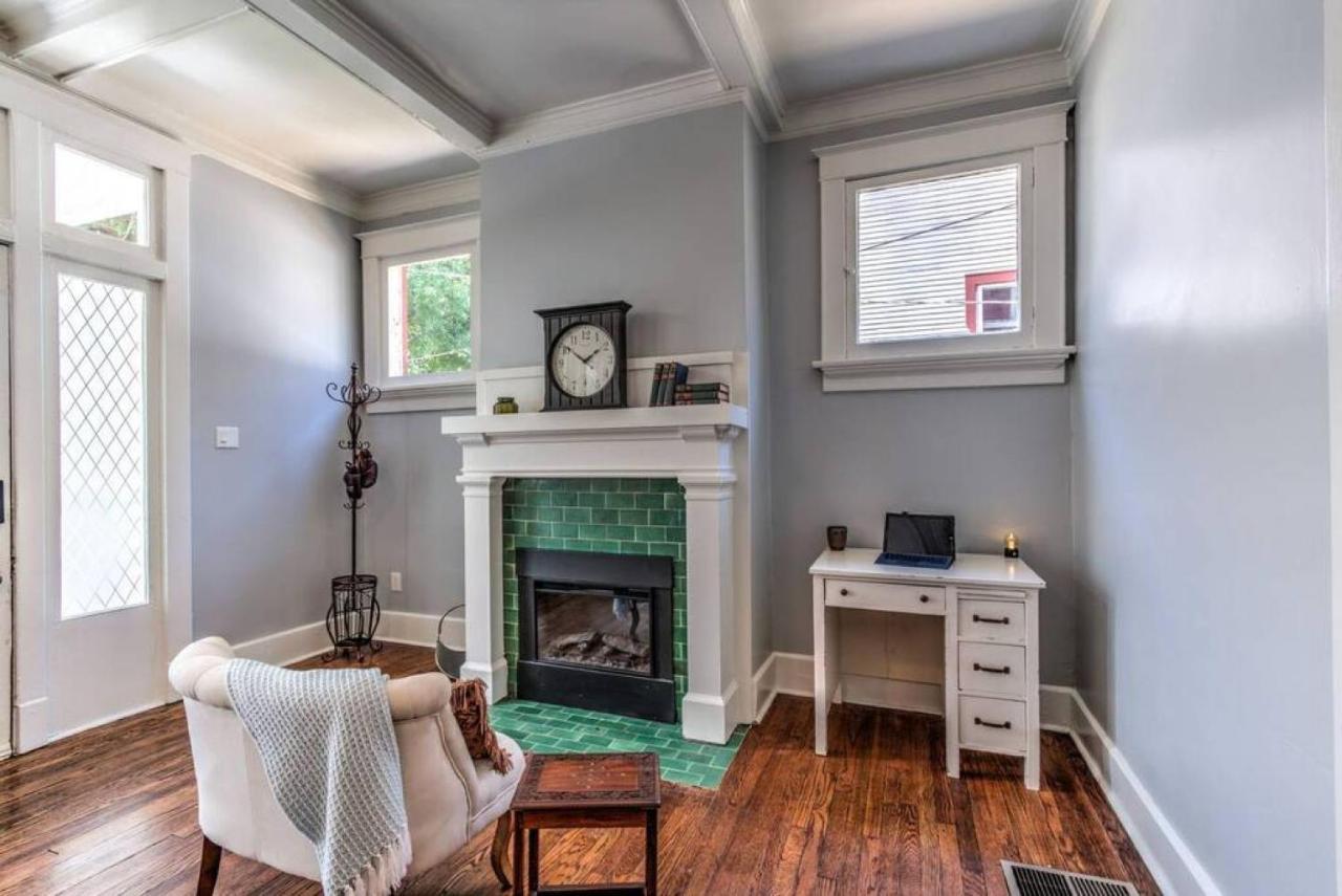 Elegant Colonial With Lovely Details And Character Memphis Exteriér fotografie