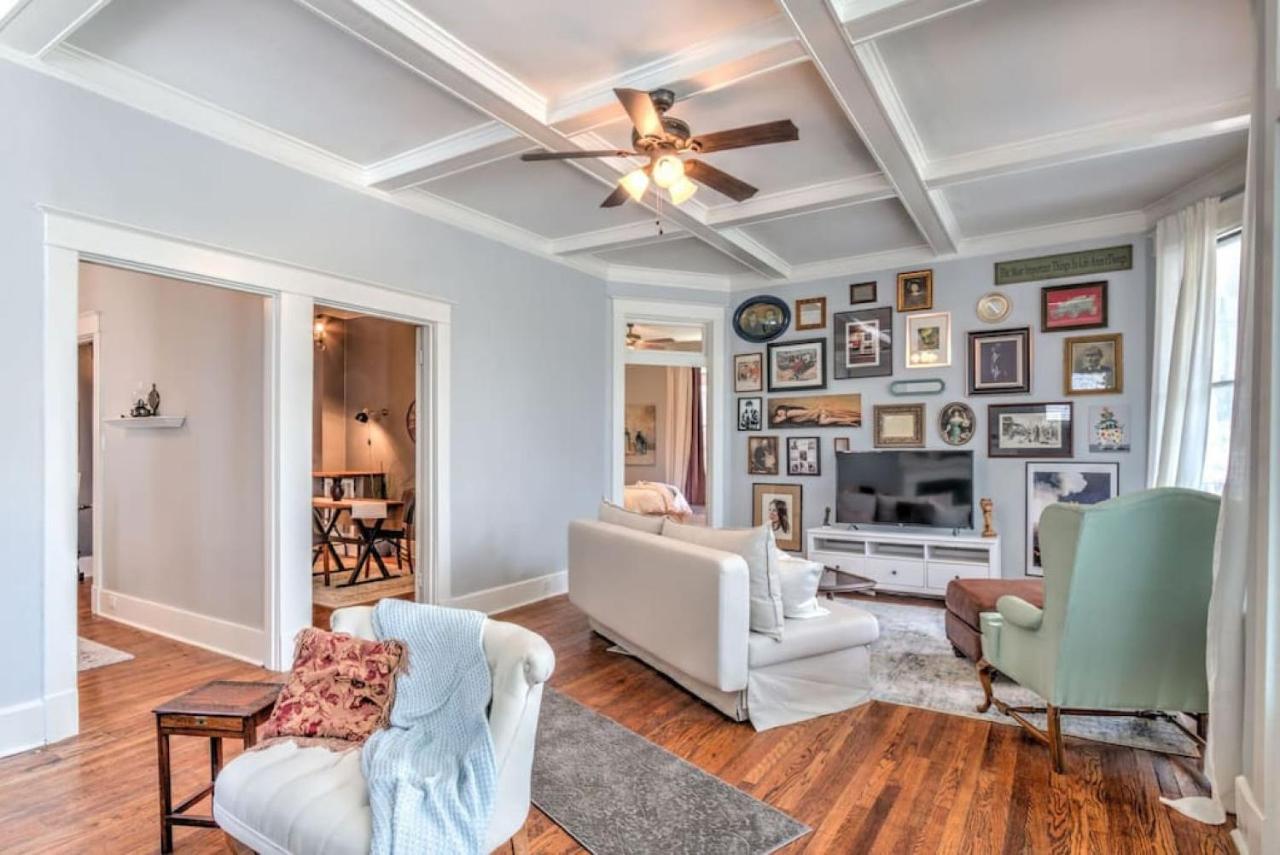 Elegant Colonial With Lovely Details And Character Memphis Exteriér fotografie