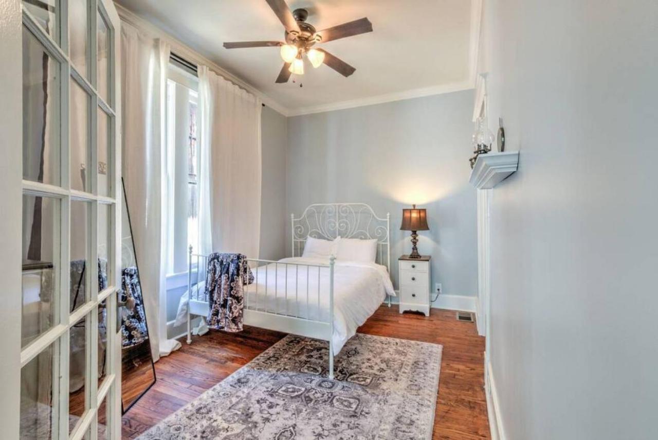 Elegant Colonial With Lovely Details And Character Memphis Exteriér fotografie
