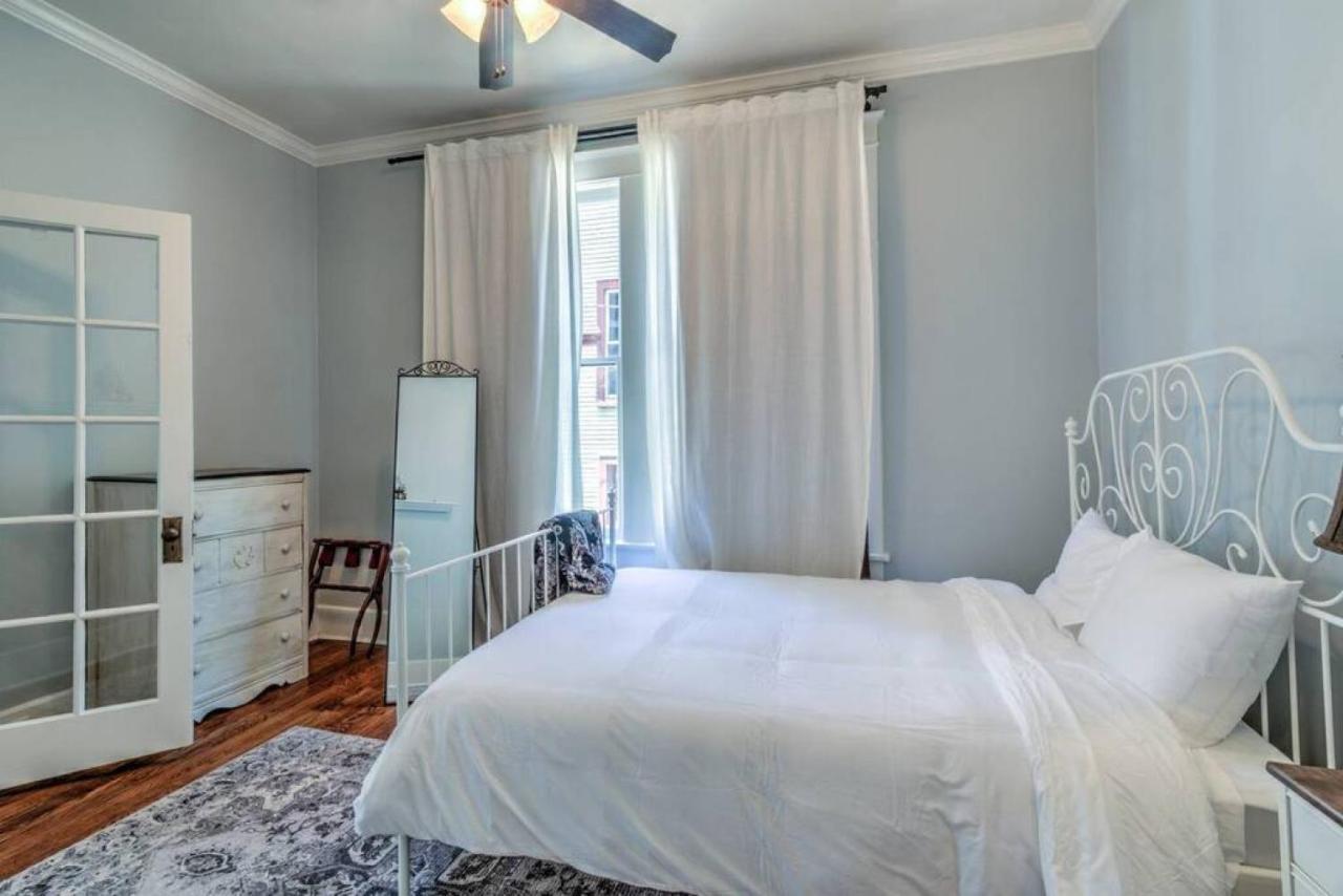 Elegant Colonial With Lovely Details And Character Memphis Exteriér fotografie