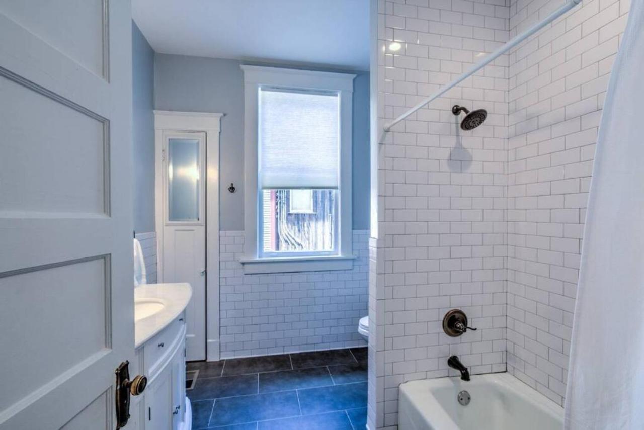Elegant Colonial With Lovely Details And Character Memphis Exteriér fotografie