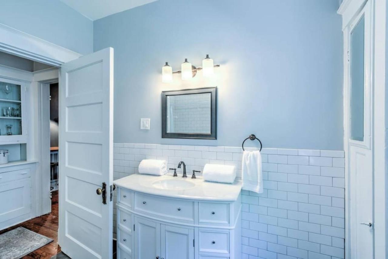 Elegant Colonial With Lovely Details And Character Memphis Exteriér fotografie