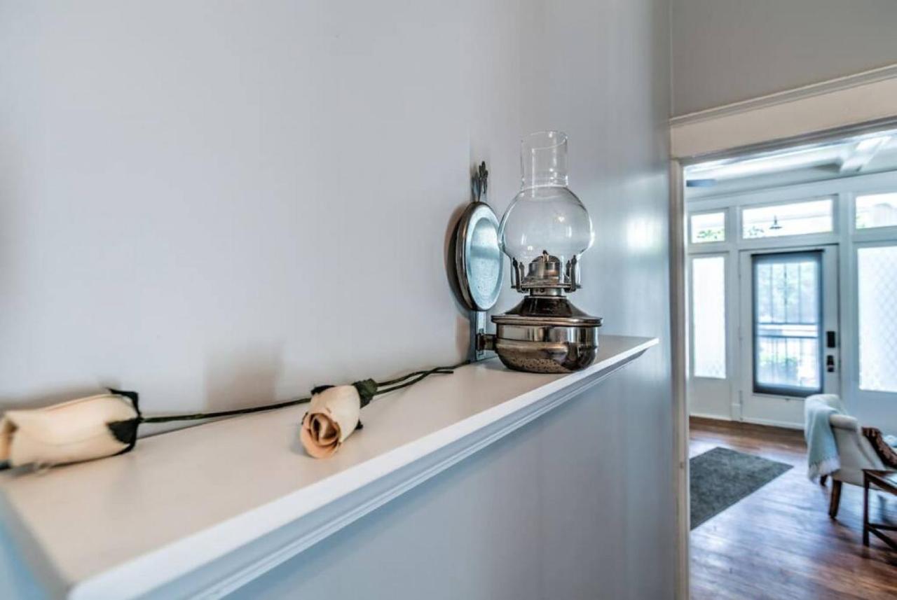 Elegant Colonial With Lovely Details And Character Memphis Exteriér fotografie