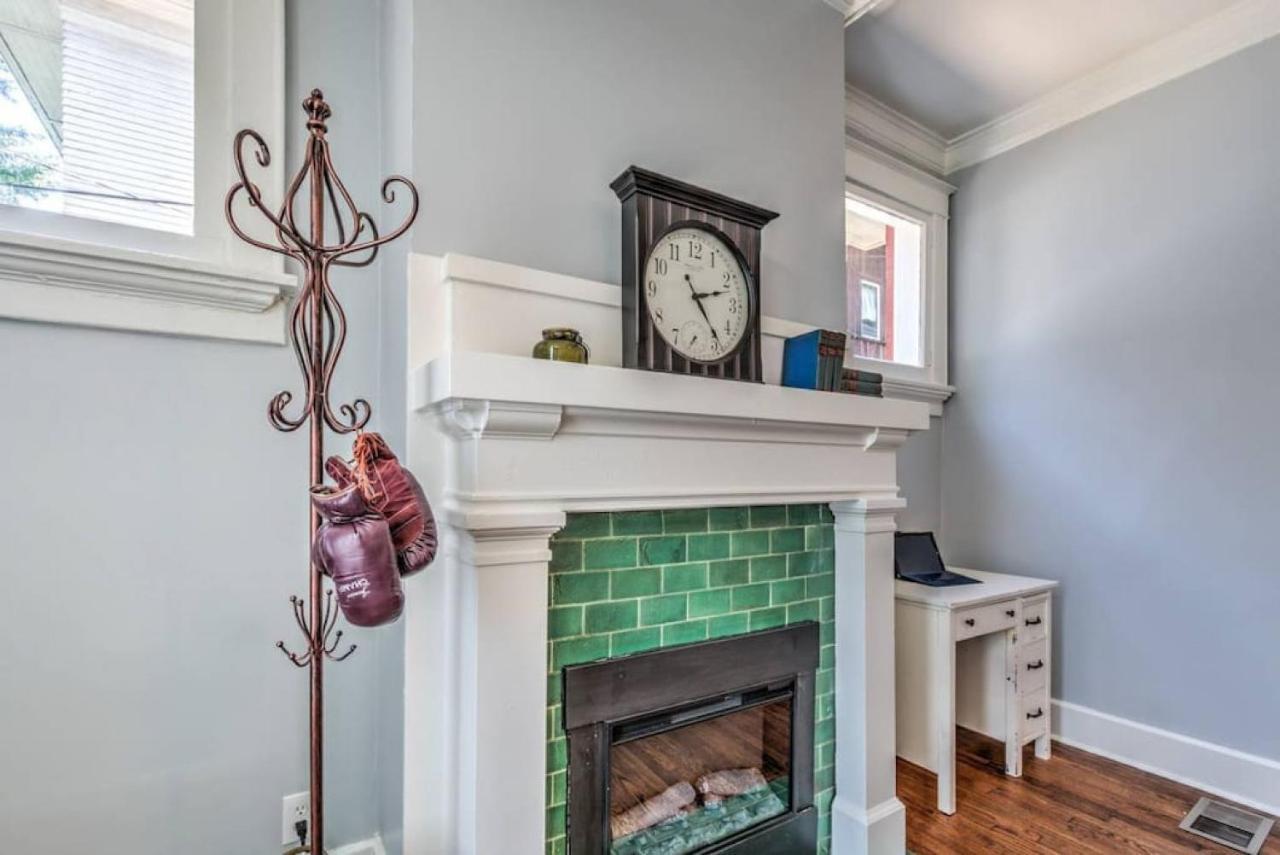 Elegant Colonial With Lovely Details And Character Memphis Exteriér fotografie