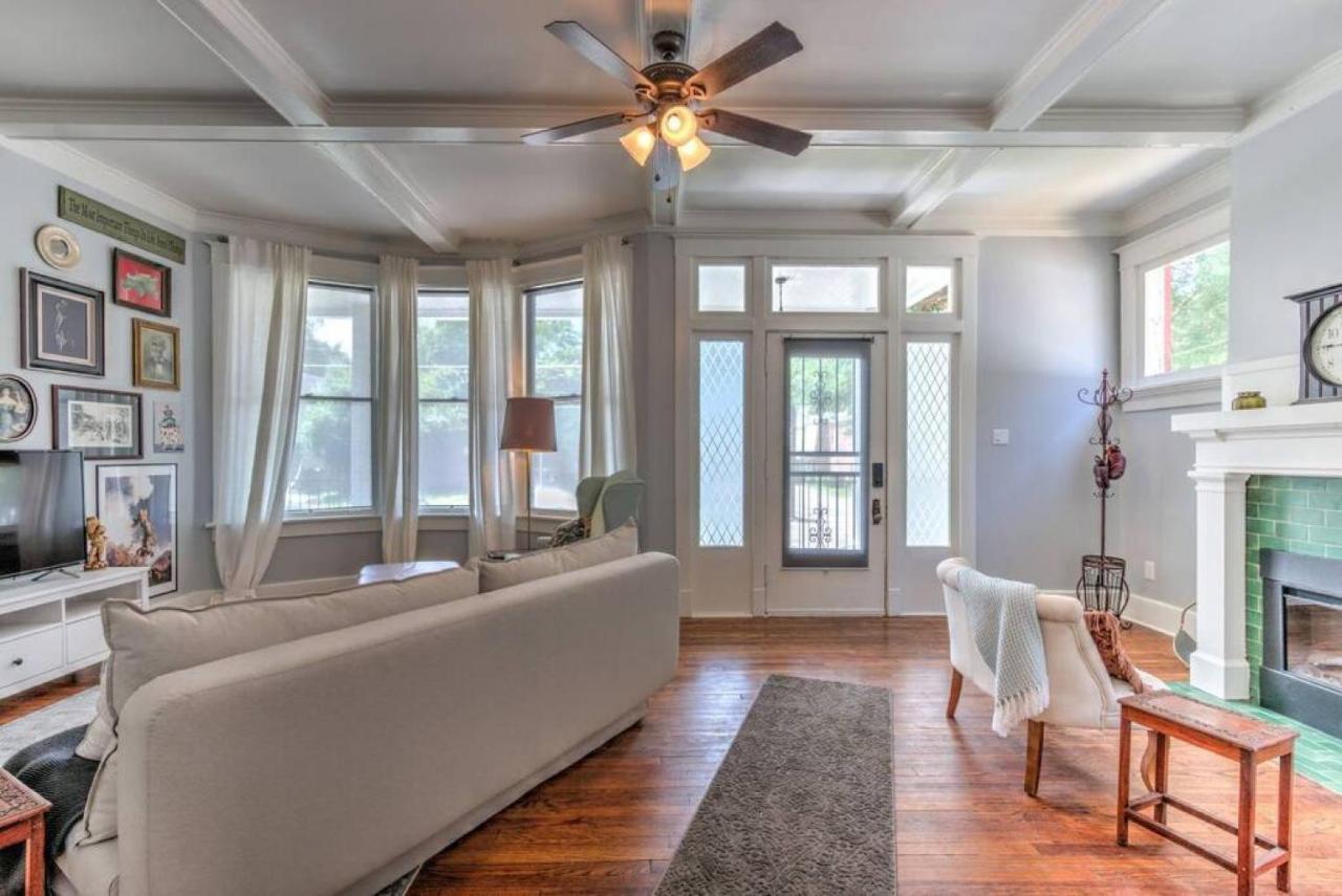 Elegant Colonial With Lovely Details And Character Memphis Exteriér fotografie