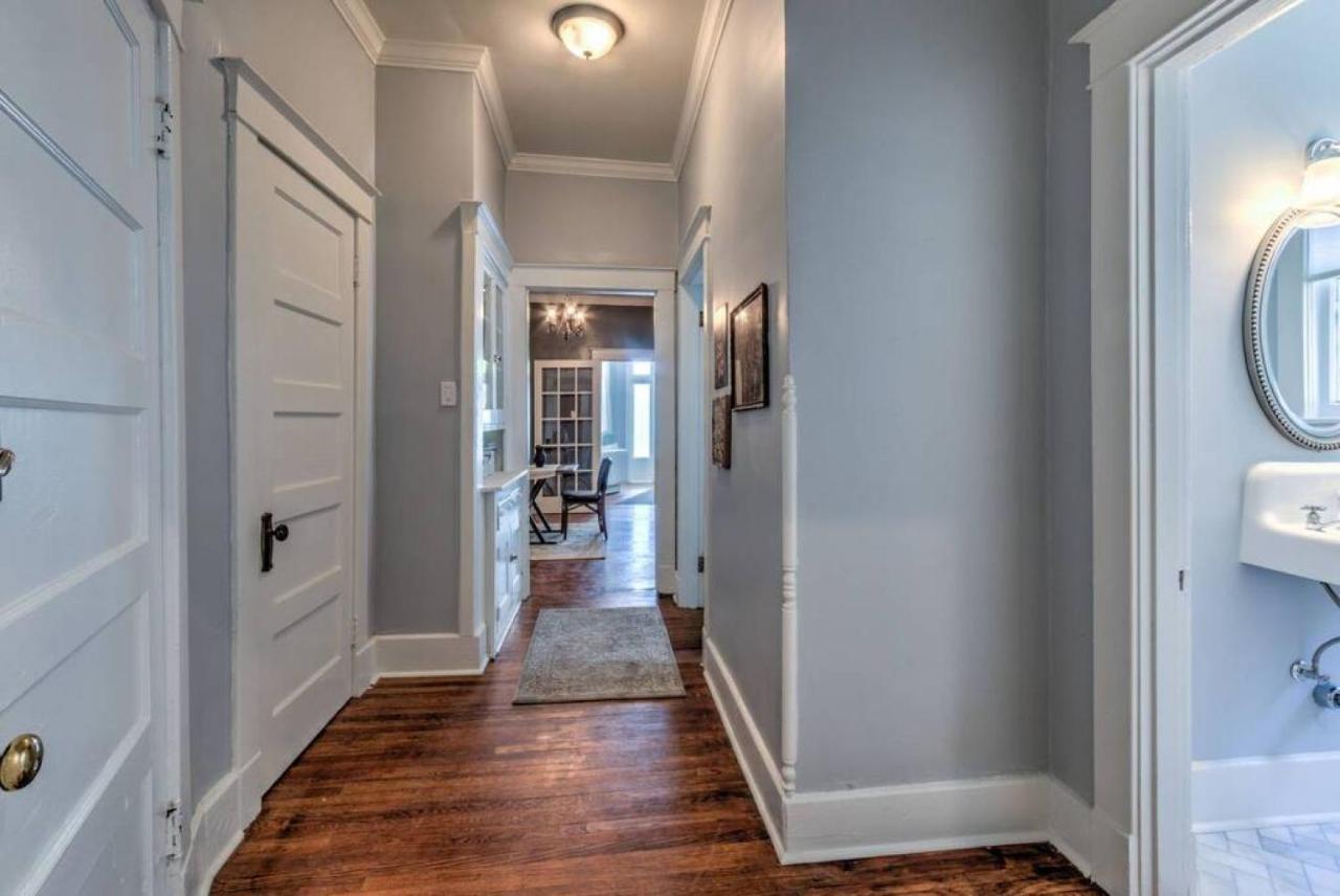 Elegant Colonial With Lovely Details And Character Memphis Exteriér fotografie