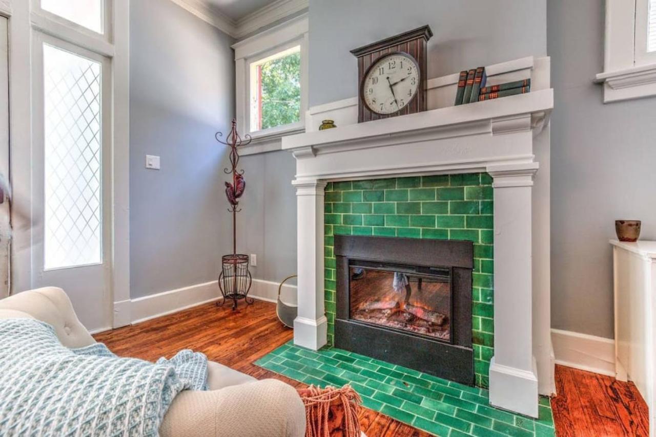 Elegant Colonial With Lovely Details And Character Memphis Exteriér fotografie